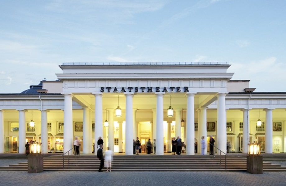 オペラやバレーなどが楽しめるエレガントな劇場「ヘッセン州立劇場」